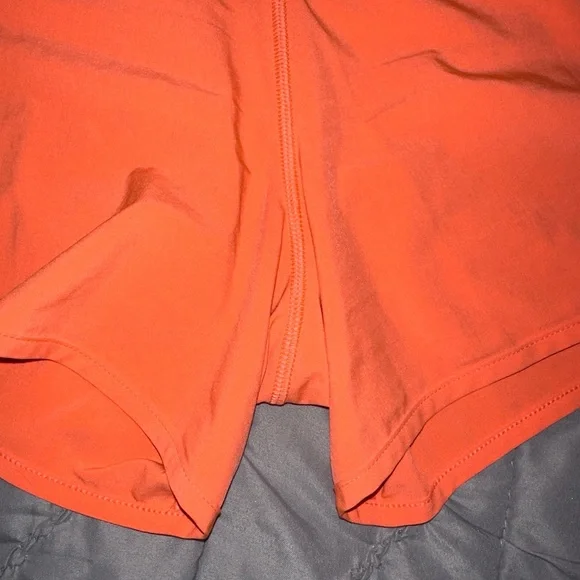 Lululemon Speed Up Shorts - Picture 4 of 9